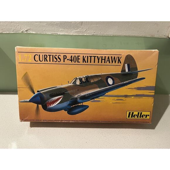 Curtiss P-40E Kittyhawk 1:72 Heller 80266 Complete Model Kit Open Box - Picture 1 of 6